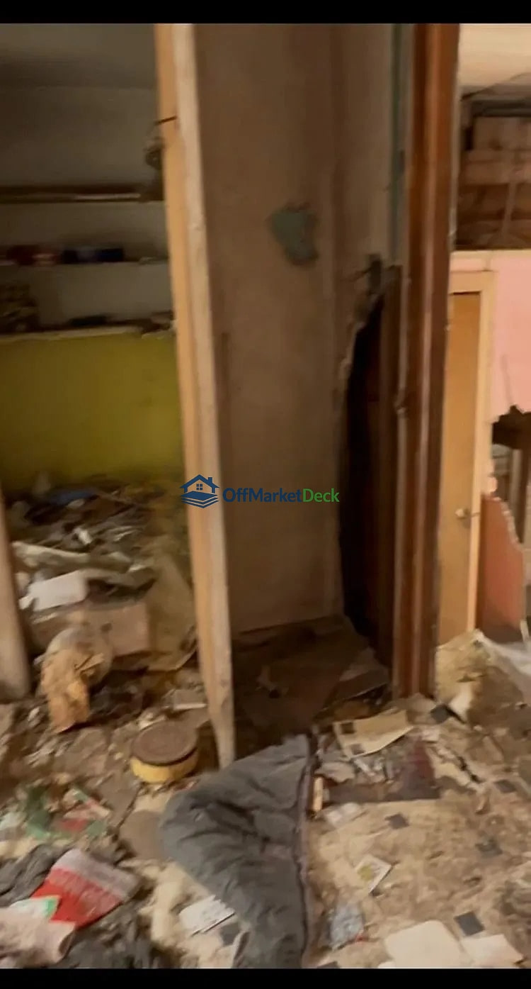 Off-market house in Gary, Indiana — 4 beds, 2 baths, $39,000 — photo 5 of 8