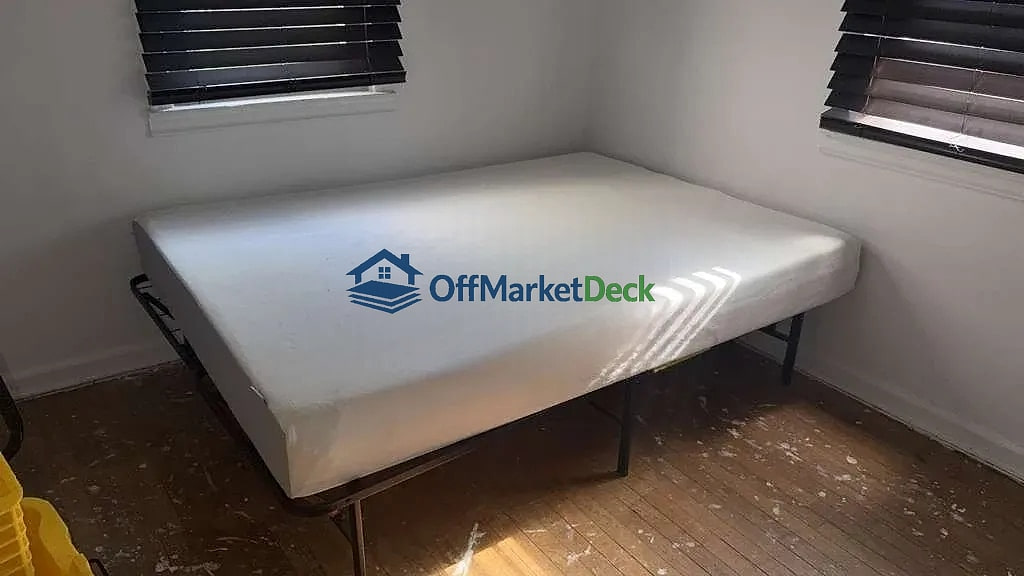 Off-market house in Pontiac, Michigan — 2 beds, 1 bath, $79,900 — photo 6 of 8