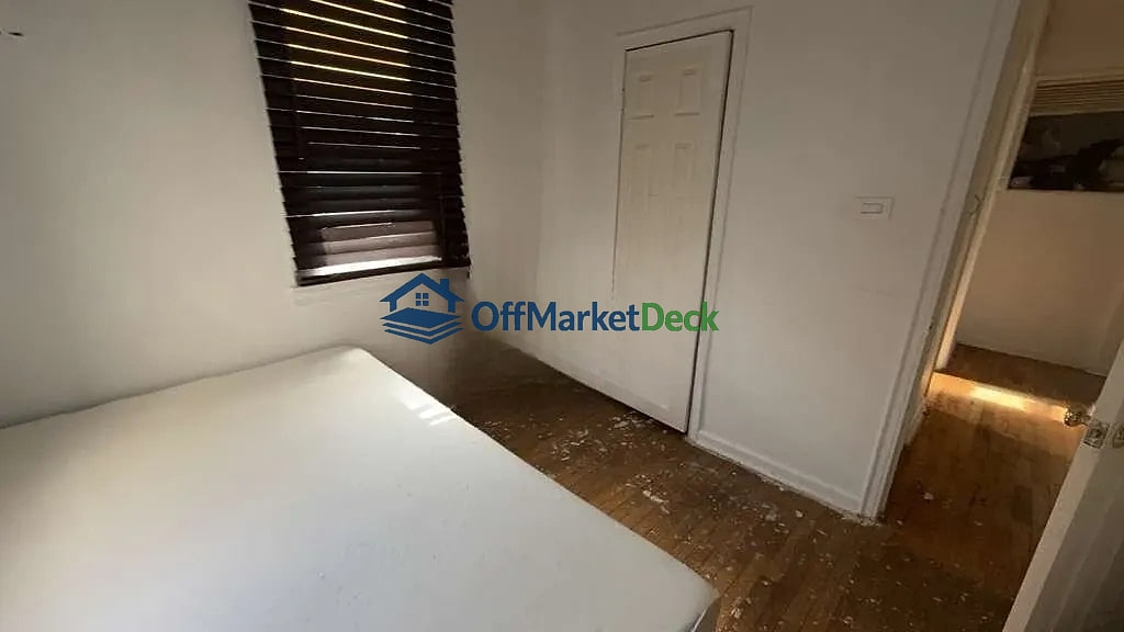 Off-market house in Pontiac, Michigan — 2 beds, 1 bath, $79,900 — photo 8 of 8