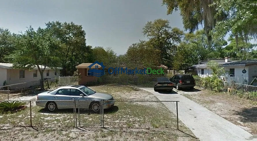 Off-market house in Tampa, Florida — 3 beds, 2 baths, $219,900