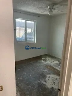 Off-market house in Phoenix, Arizona — 2 beds, 1 bath, $105,990 — photo 8 of 8