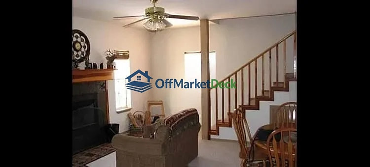 Off-market house in Ruidoso, New Mexico — 3 beds, 2 baths, $165,000 — photo 3 of 8
