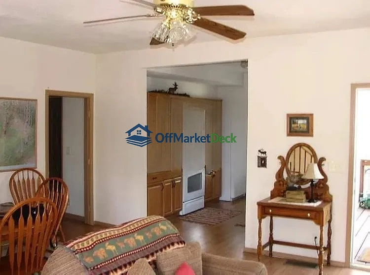 Off-market house in Ruidoso, New Mexico — 3 beds, 2 baths, $165,000 — photo 4 of 8