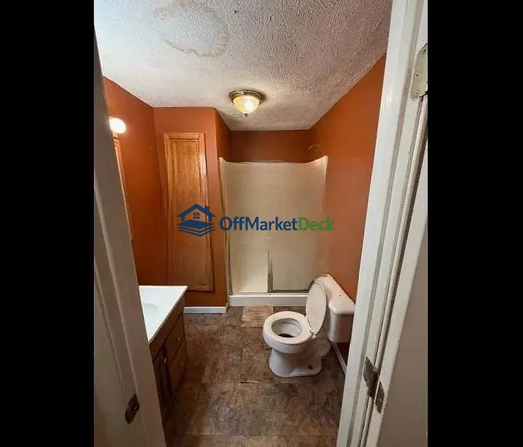 Off-market house in Adamsville, Tennessee — 3 beds, 1 bath, $81,800 — photo 7 of 8