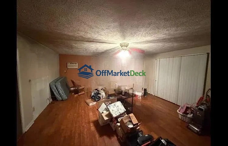 Off-market house in Adamsville, Tennessee — 3 beds, 1 bath, $81,800 — photo 2 of 8