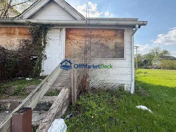 Off-market house in Marion, Indiana — 3 beds, 1 bath, $15,000 — photo 5 of 8