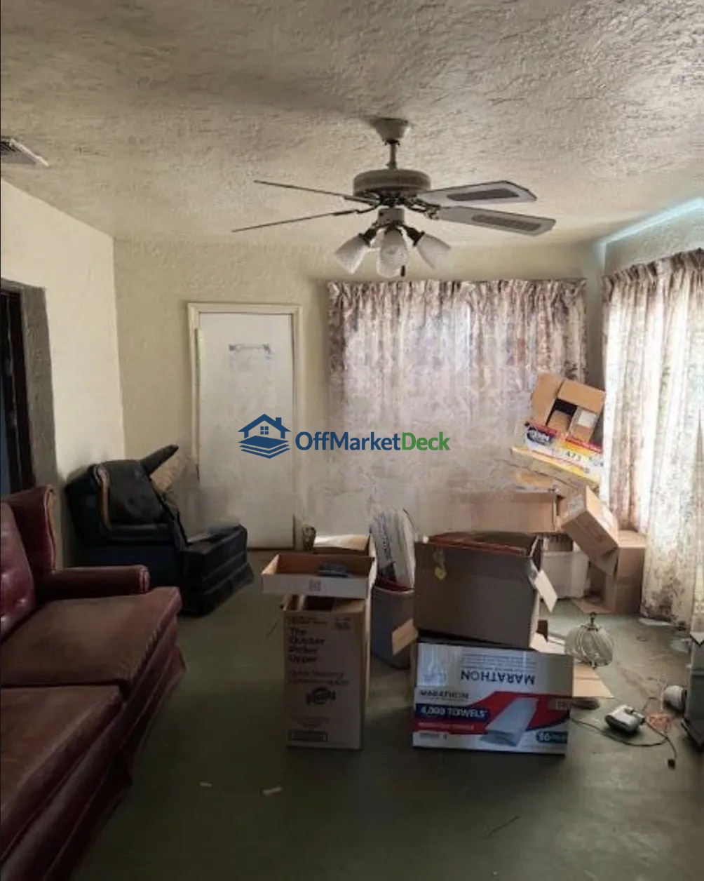 Off-market house in Phoenix, Arizona — 2 beds, 2 baths, $244,990 — photo 6 of 8