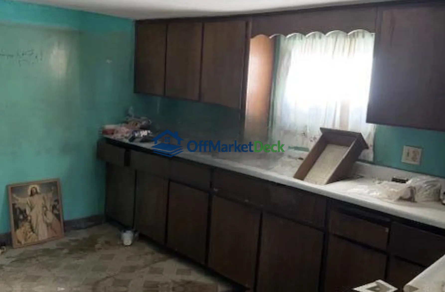 Off-market house in Phoenix, Arizona — 2 beds, 2 baths, $244,990 — photo 4 of 8