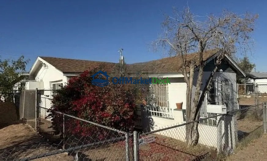Off-market house in Phoenix, Arizona — 2 beds, 2 baths, $244,990 — photo 2 of 8