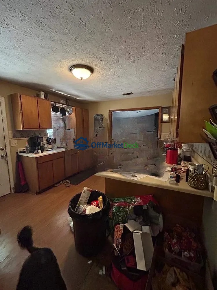 Off-market house in Anniston, Alabama — 3 beds, 1 bath, $100,000 — photo 5 of 8