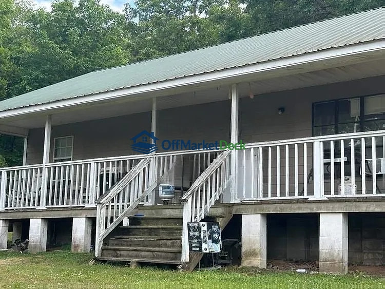 Off-market house in Anniston, Alabama — 3 beds, 1 bath, $100,000 — photo 2 of 8