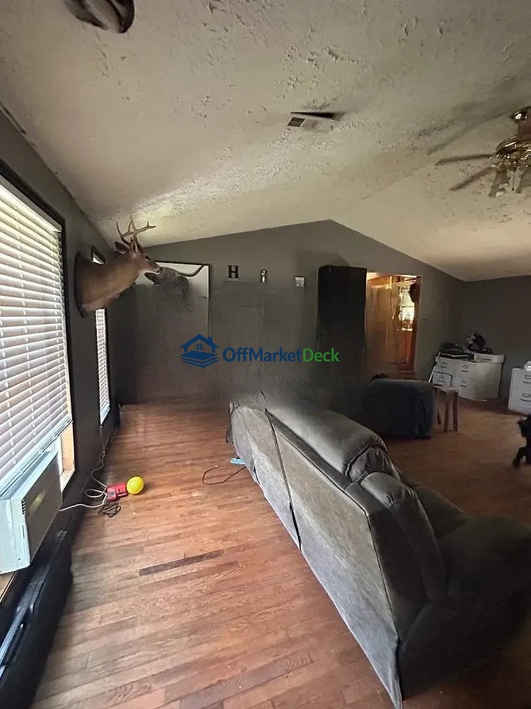 Off-market house in Anniston, Alabama — 3 beds, 1 bath, $100,000 — photo 6 of 8