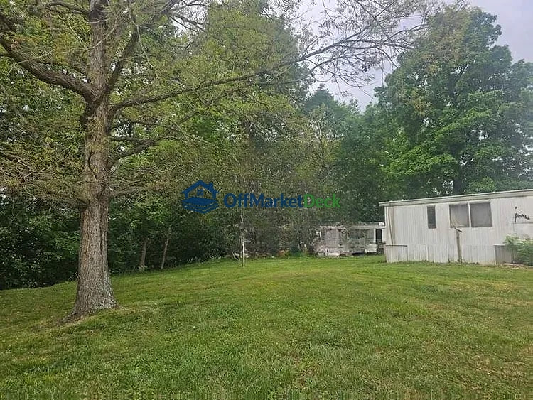 Off-market house in Portland, Tennessee — 2 beds, 1 bath, $65,000 — photo 7 of 8