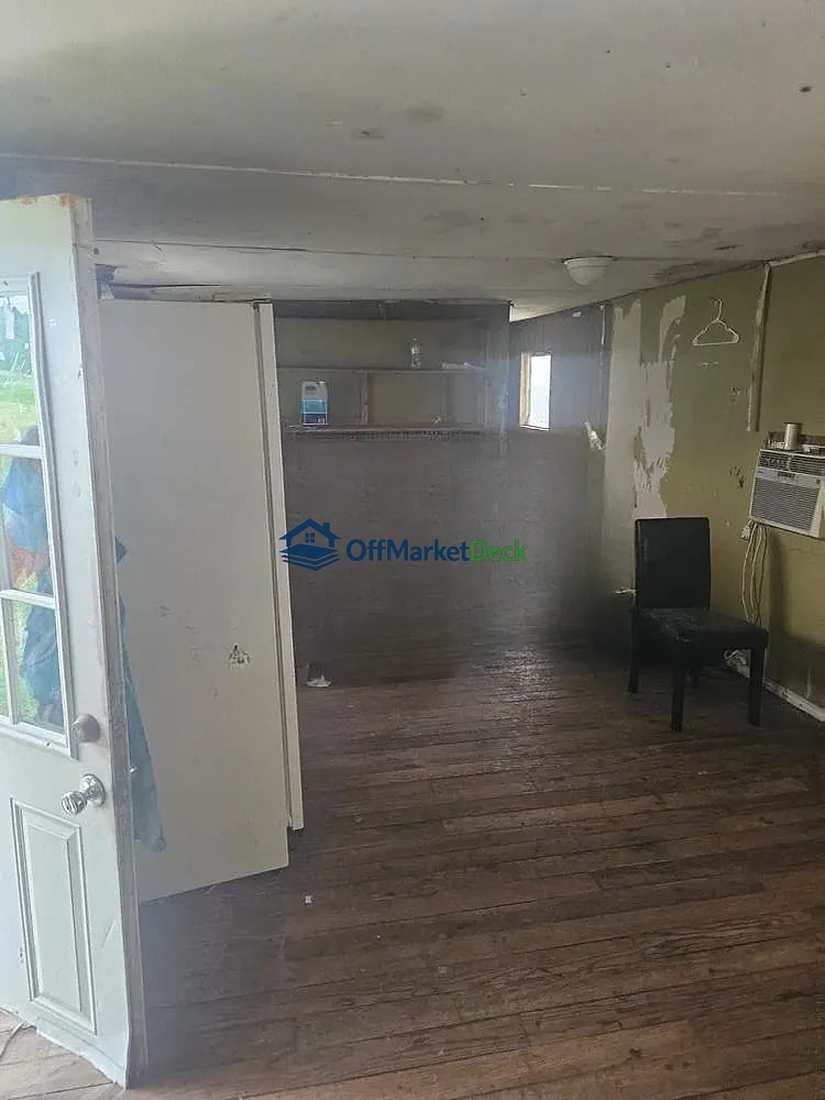 Off-market house in Portland, Tennessee — 2 beds, 1 bath, $65,000 — photo 4 of 8
