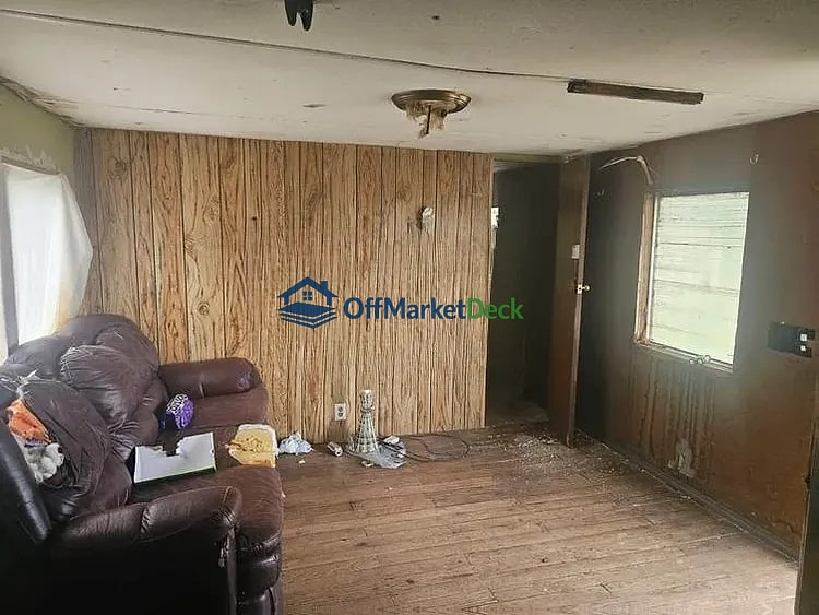 Off-market house in Portland, Tennessee — 2 beds, 1 bath, $65,000 — photo 2 of 8