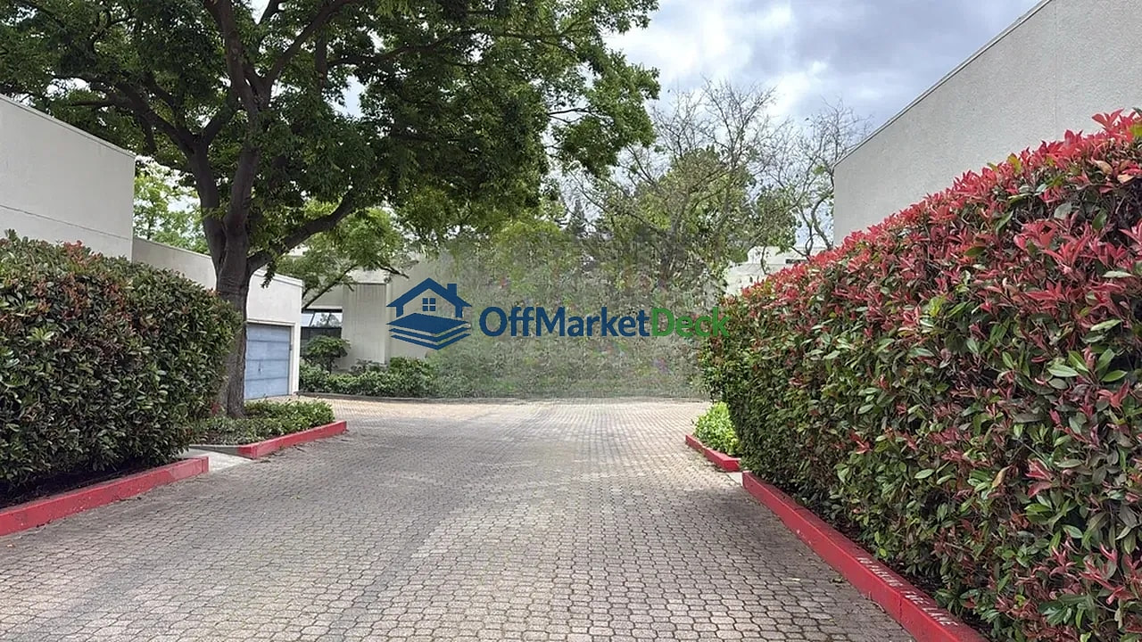 Off-market townhome in Davis, California — 2 beds, 2 baths, $319,900 — photo 6 of 8