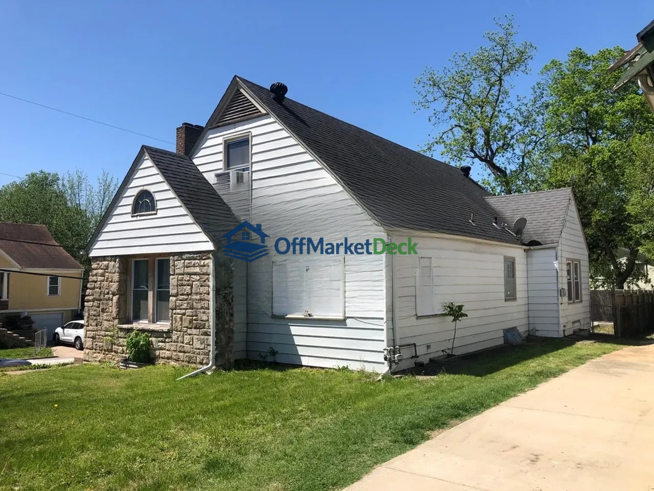 Off-market house in Kansas City, Missouri — 3 beds, 2 baths, $89,900 — photo 3 of 8