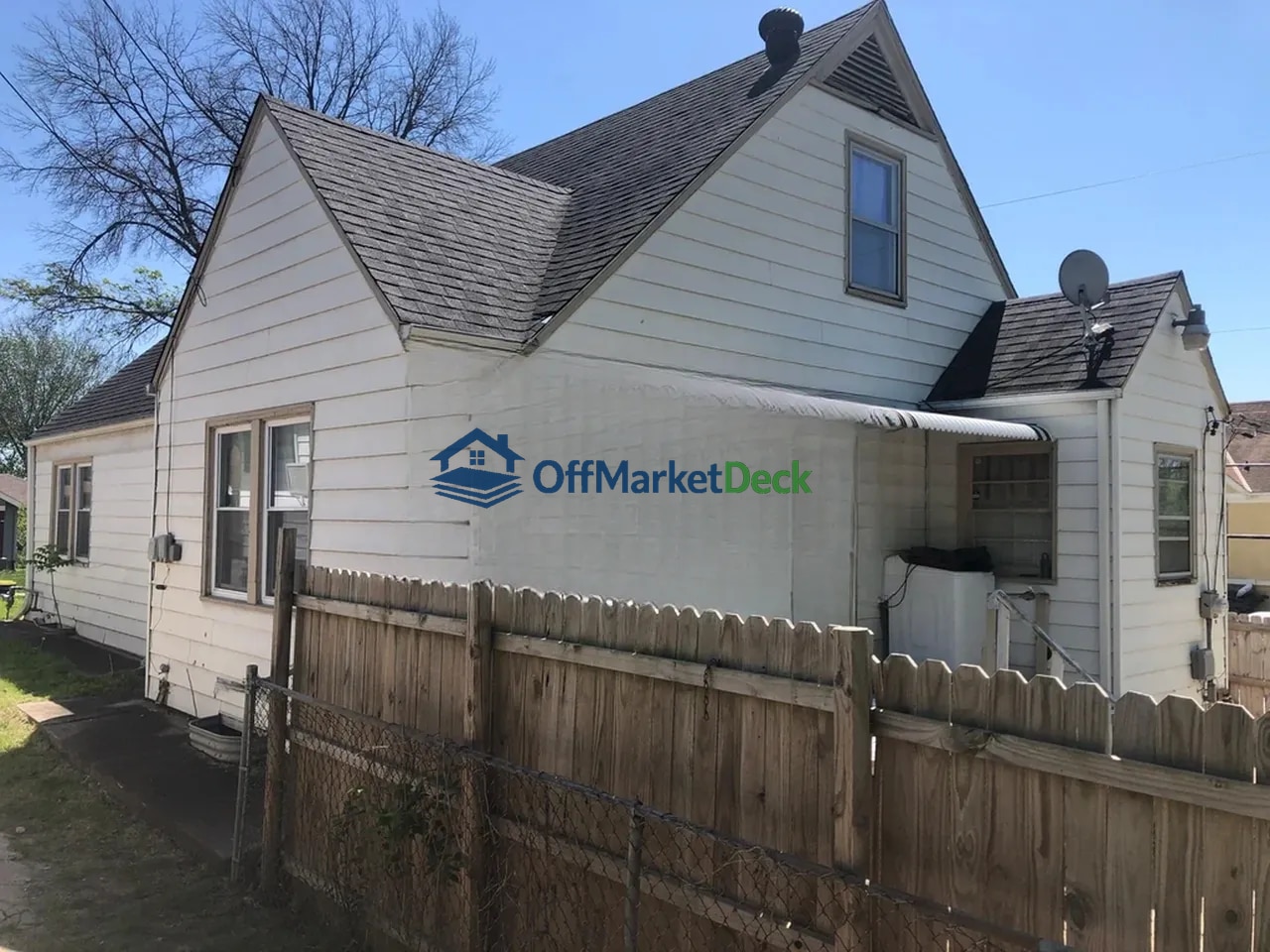 Off-market house in Kansas City, Missouri — 3 beds, 2 baths, $89,900 — photo 2 of 8