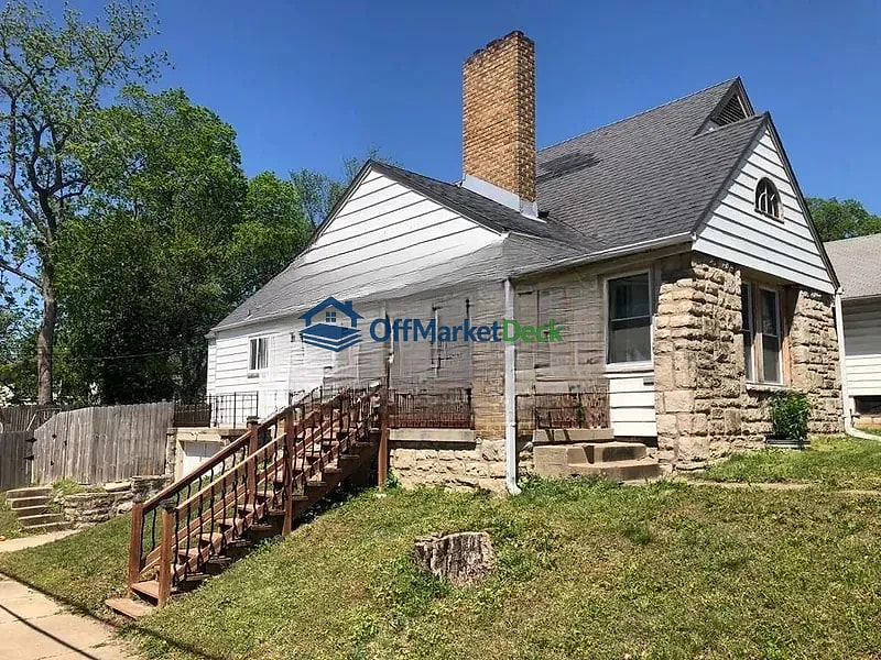 Off-market house in Kansas City, Missouri — 3 beds, 2 baths, $89,900 — photo 4 of 8