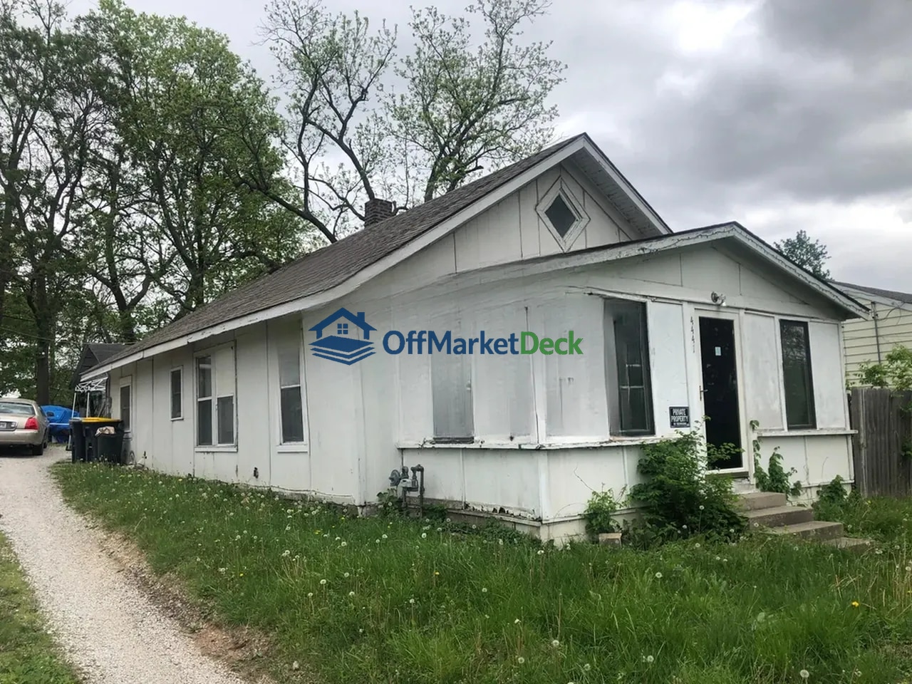 Off-market house in Kansas City, Missouri — 3 beds, 2 baths, $65,900 — photo 3 of 8