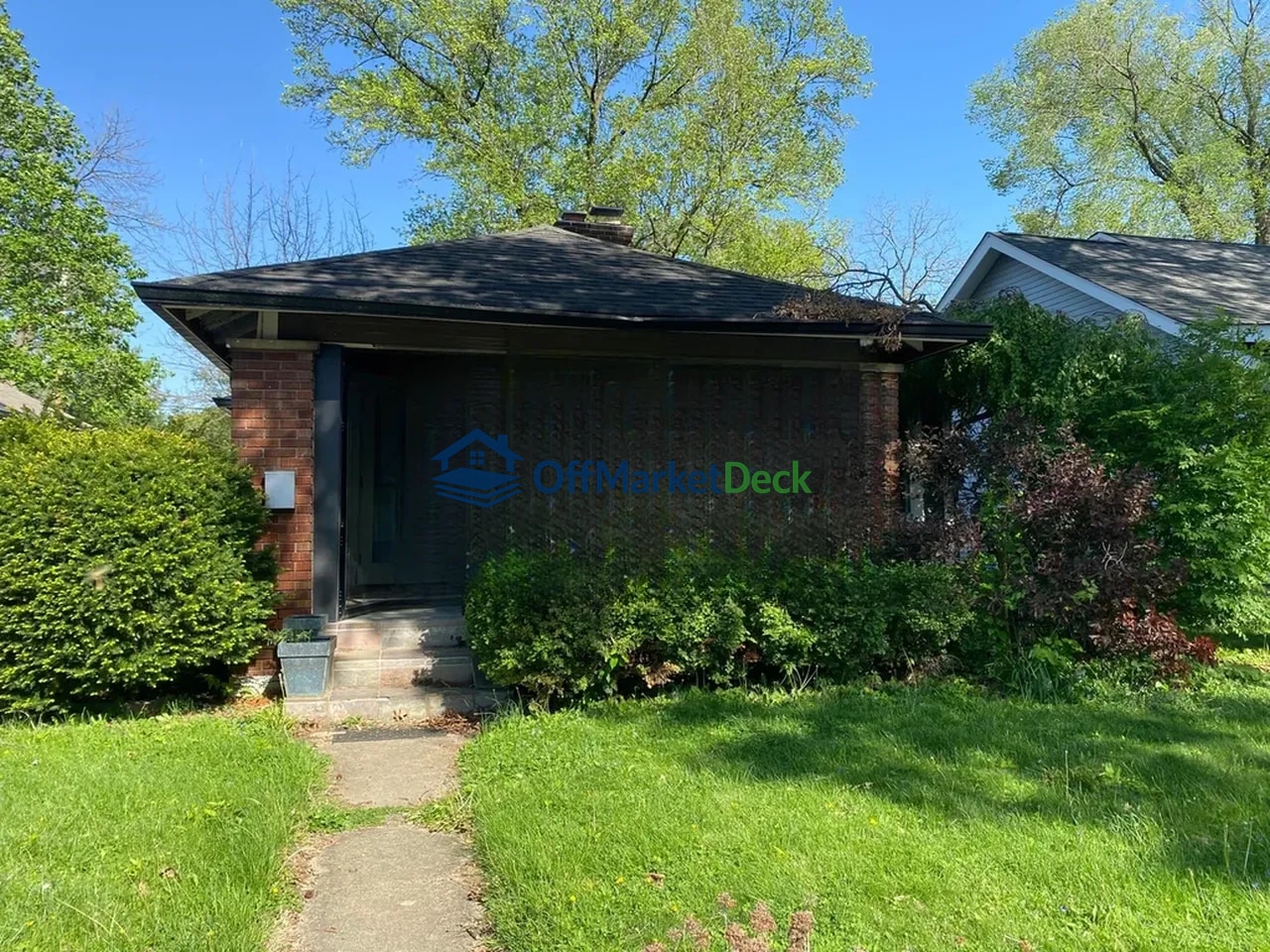 Off-market house in Indianapolis, Indiana — 2 beds, 1 bath, $214,900
