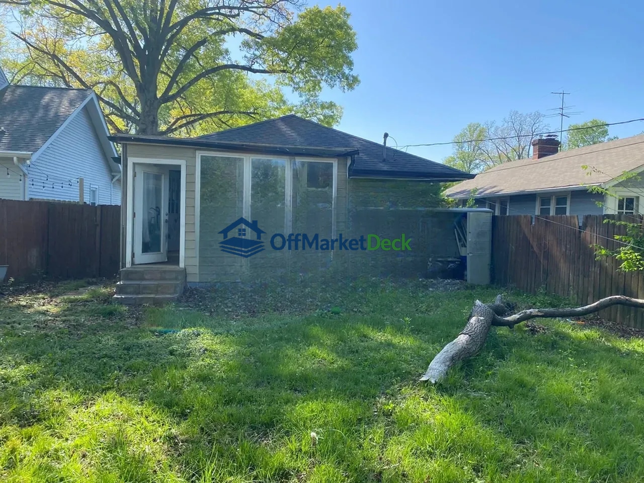 Off-market house in Indianapolis, Indiana — 2 beds, 1 bath, $214,900 — photo 4 of 8