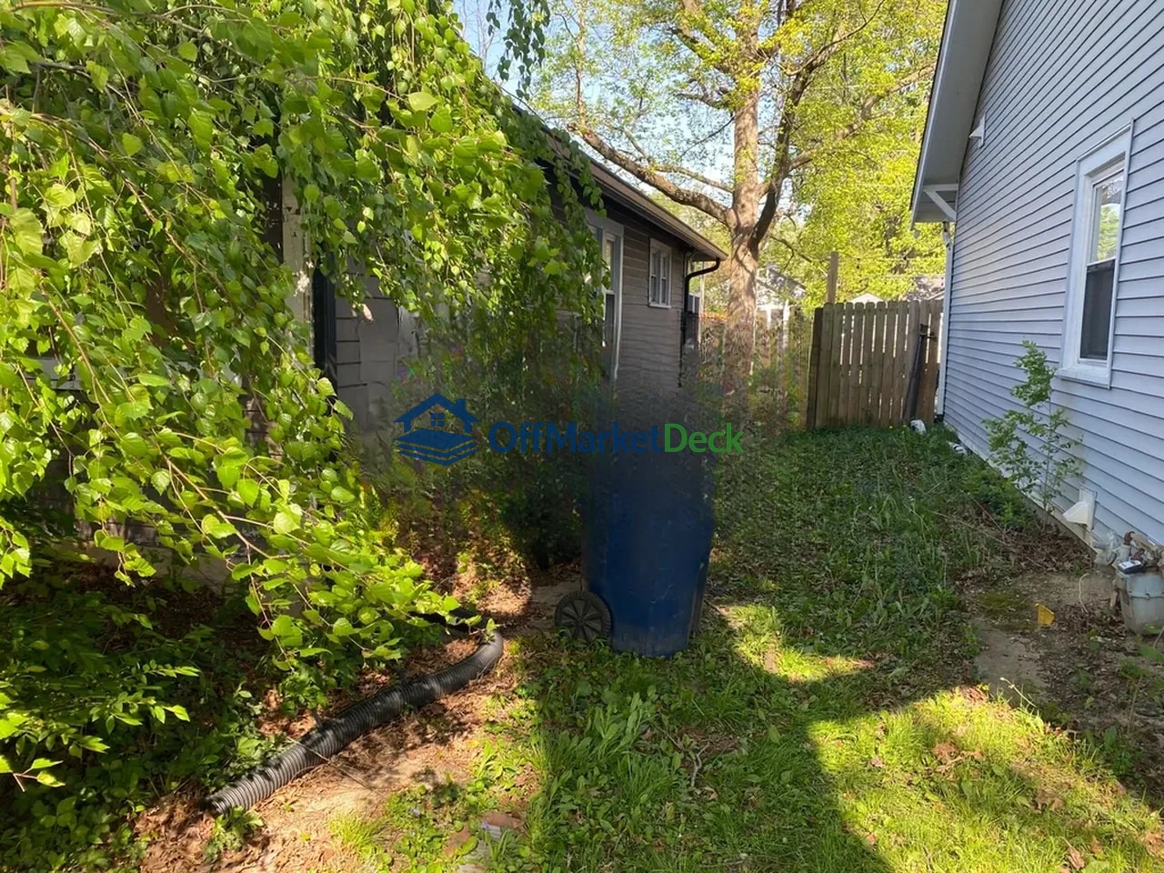 Off-market house in Indianapolis, Indiana — 2 beds, 1 bath, $214,900 — photo 6 of 8