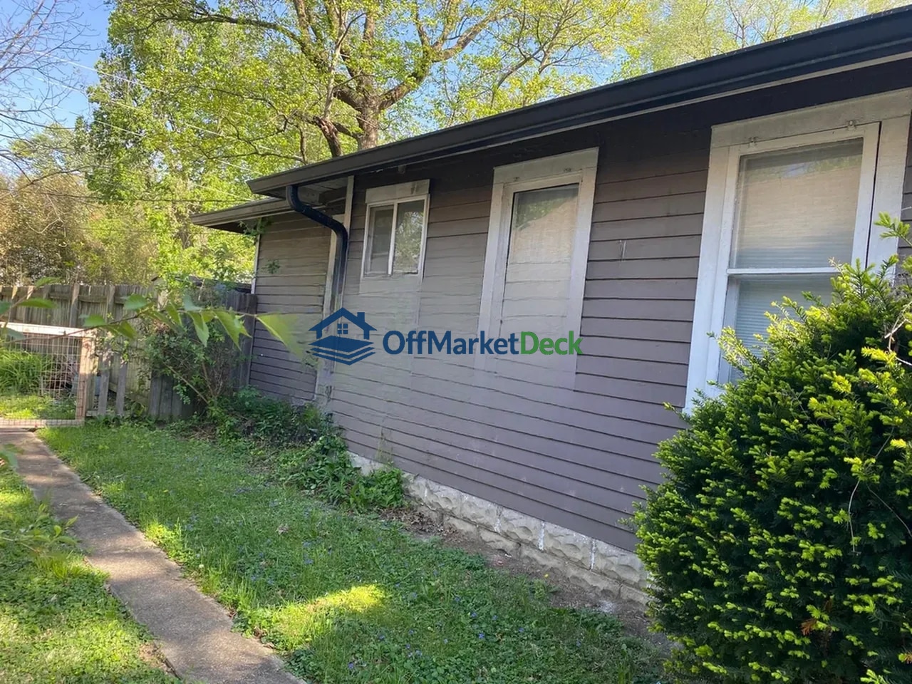Off-market house in Indianapolis, Indiana — 2 beds, 1 bath, $214,900 — photo 3 of 8