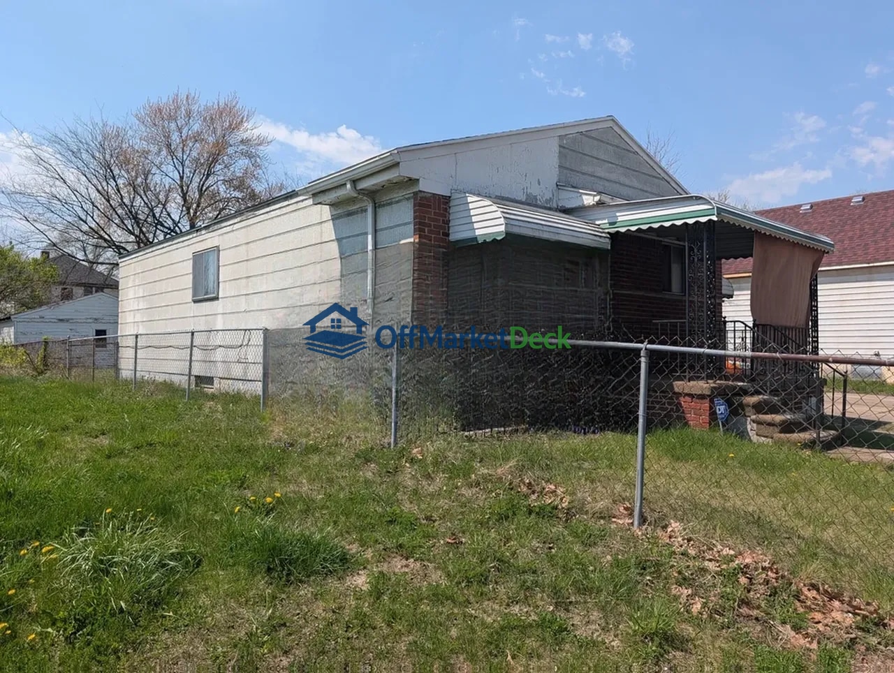 Off-market house in Detroit, Michigan — 2 beds, 1 bath, $19,900 — photo 2 of 8