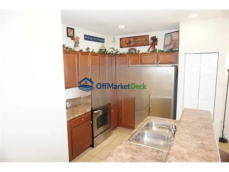Off-market house in Homestead, Florida — 4 beds, 2 baths, $384,900 — photo 7 of 8