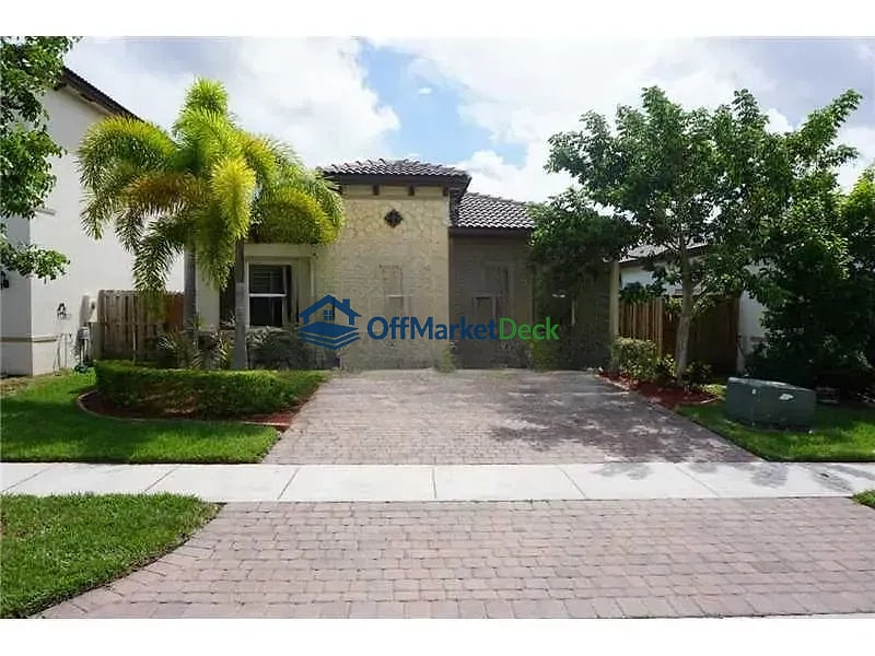 Off-market house in Homestead, Florida — 4 beds, 2 baths, $384,900