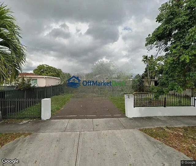 Off-market house in Hialeah, Florida — 5 beds, 2.5 baths, $399,000