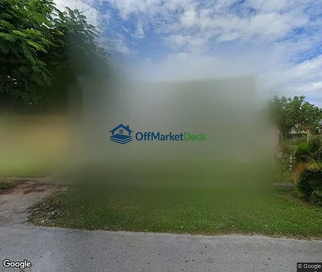 Off-market house in North Miami Beach, Florida — 2 beds, 1 bath, $340,000 — photo 3 of 3