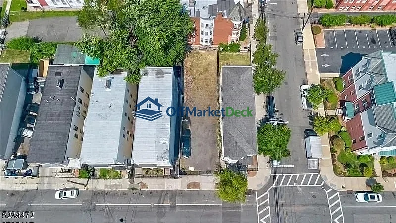 Off-market land in Newark, New Jersey — 0.07 acres, $299,000 - Blurred background Image
