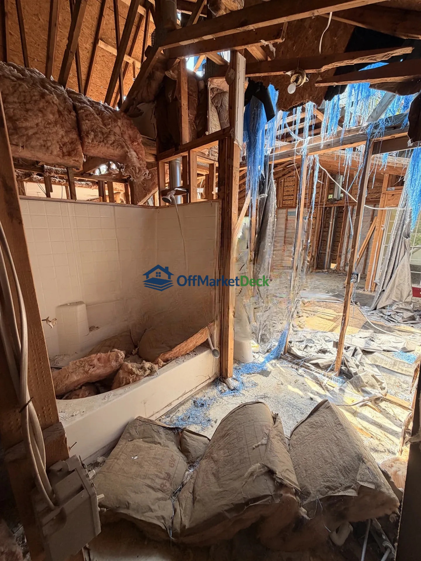 Off-market house in Lithonia, Georgia — 3 beds, 2 baths, $90,000 — photo 2 of 8