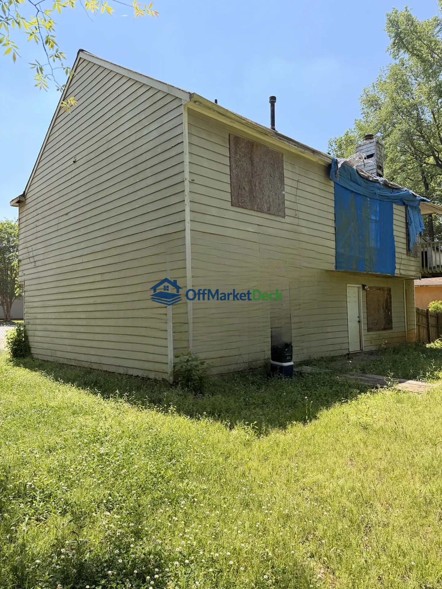Off-market house in Lithonia, Georgia — 3 beds, 2 baths, $90,000 — photo 3 of 8