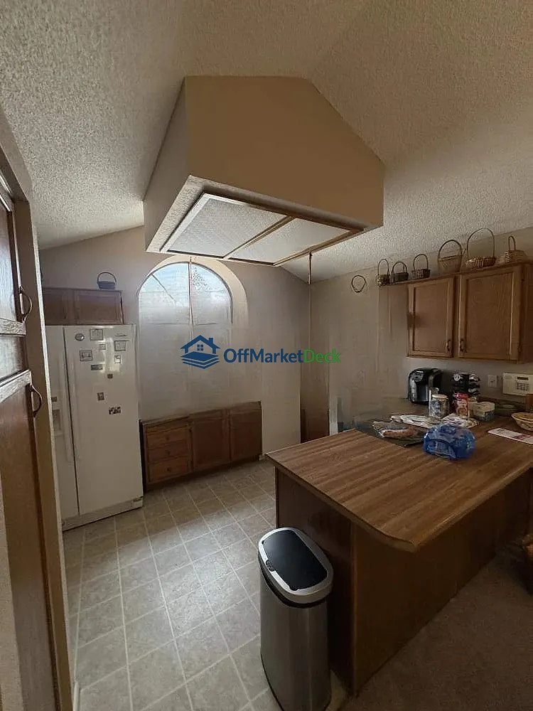 Off-market house in Mesa, Arizona — 3 beds, 2 baths, $369,900 — photo 3 of 8