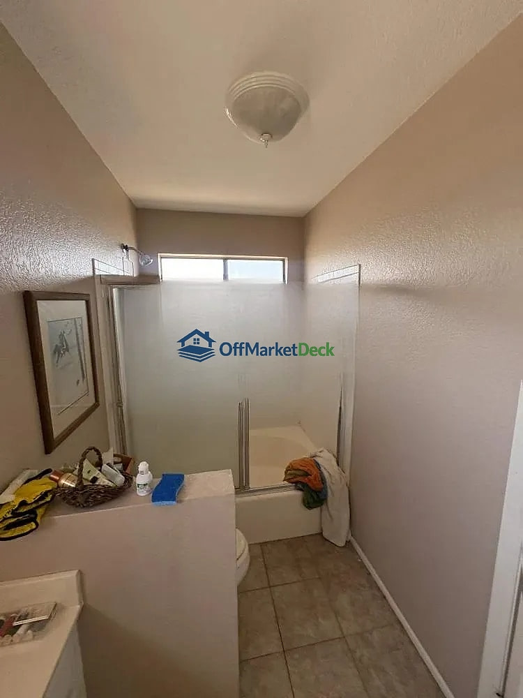 Off-market house in Mesa, Arizona — 3 beds, 2 baths, $369,900 — photo 7 of 8
