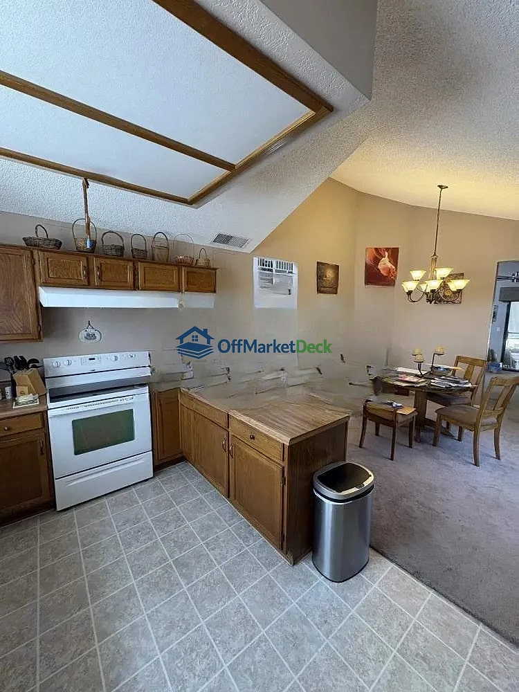 Off-market house in Mesa, Arizona — 3 beds, 2 baths, $369,900 — photo 4 of 8