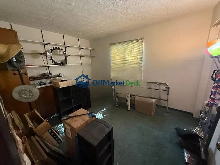 Off-market house in Indianapolis, Indiana — 3 beds, 2 baths, $185,000 — photo 7 of 8