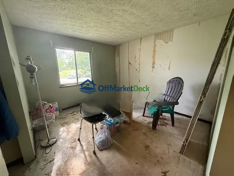 Off-market house in Indianapolis, Indiana — 3 beds, 2 baths, $185,000 — photo 8 of 8