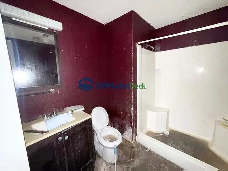 Off-market house in Huntsville, Texas — 1 bed, 1 bath, $49,900 — photo 7 of 8