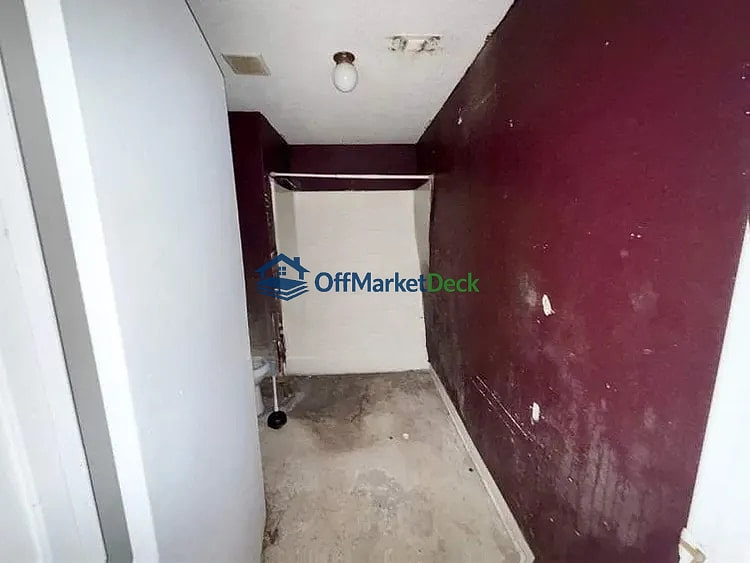 Off-market house in Huntsville, Texas — 1 bed, 1 bath, $49,900 — photo 6 of 8