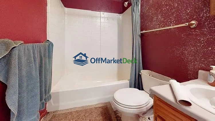 Off-market house in Hyrum, Utah — 5 beds, 2 baths, $315,000 — photo 6 of 8
