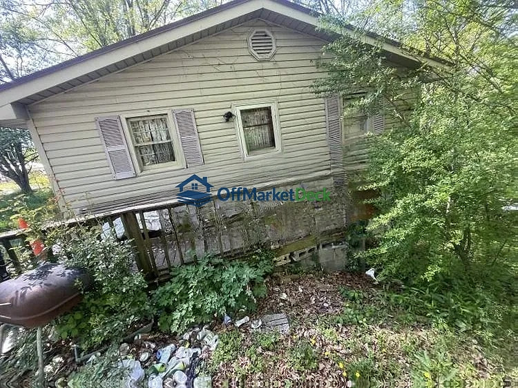 Off-market house in Blountville, Tennessee — 2 beds, 1 bath, $50,000 — photo 2 of 8