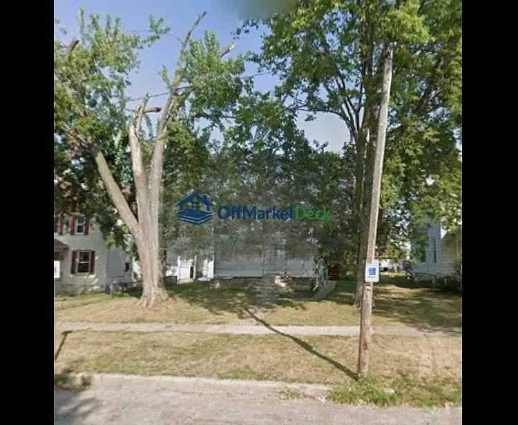 Off-market house in Cedar Rapids, Iowa — 4 beds, 2 baths, $77,350
