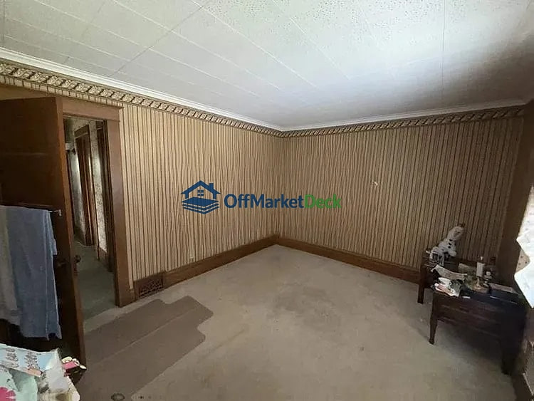Off-market house in Cedar Rapids, Iowa — 4 beds, 2 baths, $77,350 — photo 7 of 8