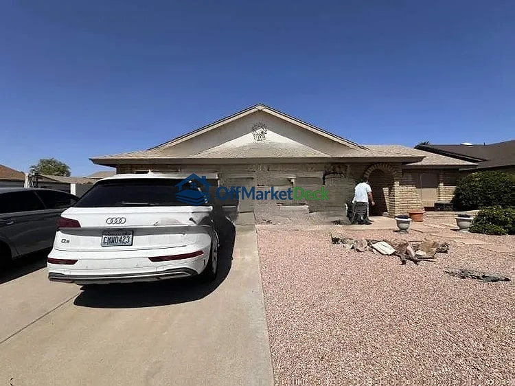 Off-market house in Tempe, Arizona — 4 beds, 2 baths, $499,900 — photo 2 of 8