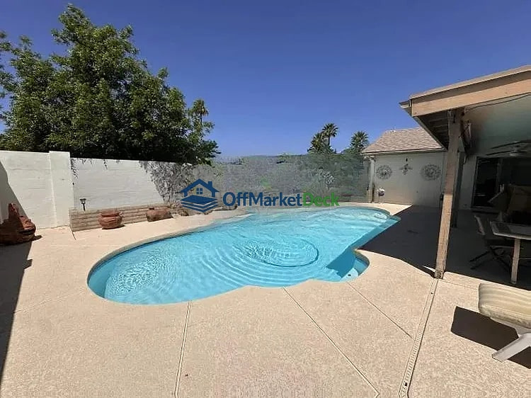 Off-market house in Tempe, Arizona — 4 beds, 2 baths, $499,900 — photo 6 of 8