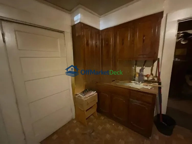 Off-market house in Memphis, Tennessee — 2 beds, 1 bath, $27,000 — photo 7 of 8